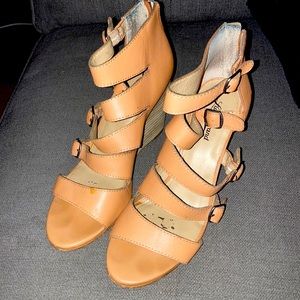 Lucky Brand Reynold Tan Leather wedge heel 9